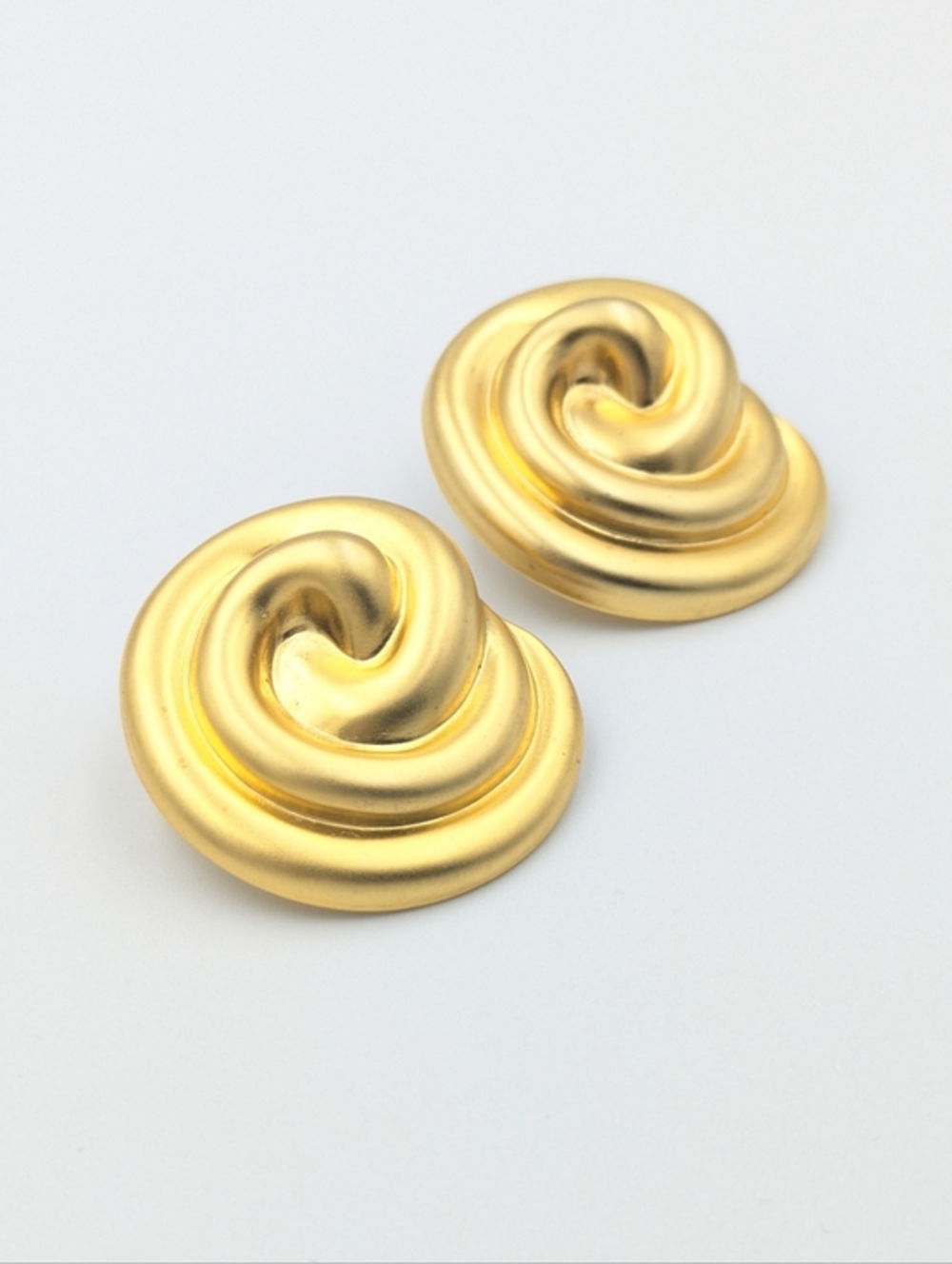 4/24$   Matte gold tone swirl retro style large gold tone stud earrings